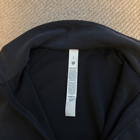 Lululemon softstreme cinch waist full zip jacket - Picture 2 of 3